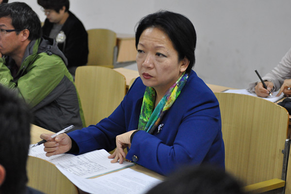 校党委书记王枬在历史文化与旅游学院听课（大学生通讯社 潘攀 摄）