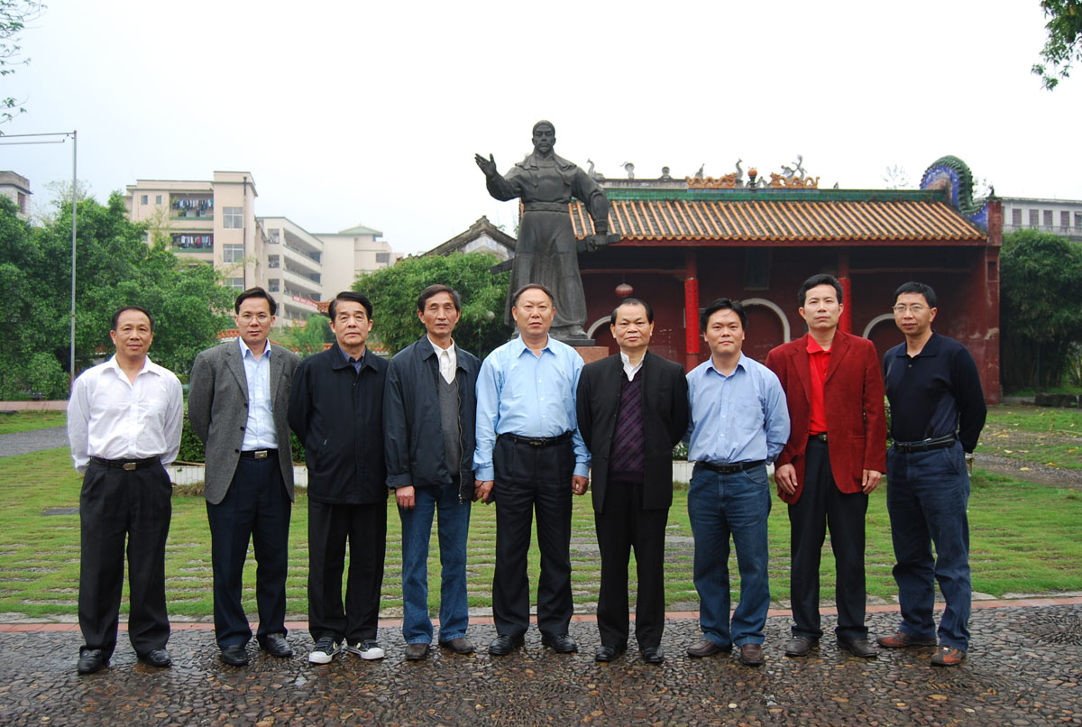 刘健斌副校长代表学校看望慰问阳永煊同志