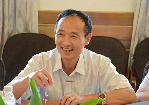 广西民大副校长李尚平与我校领导老师交流