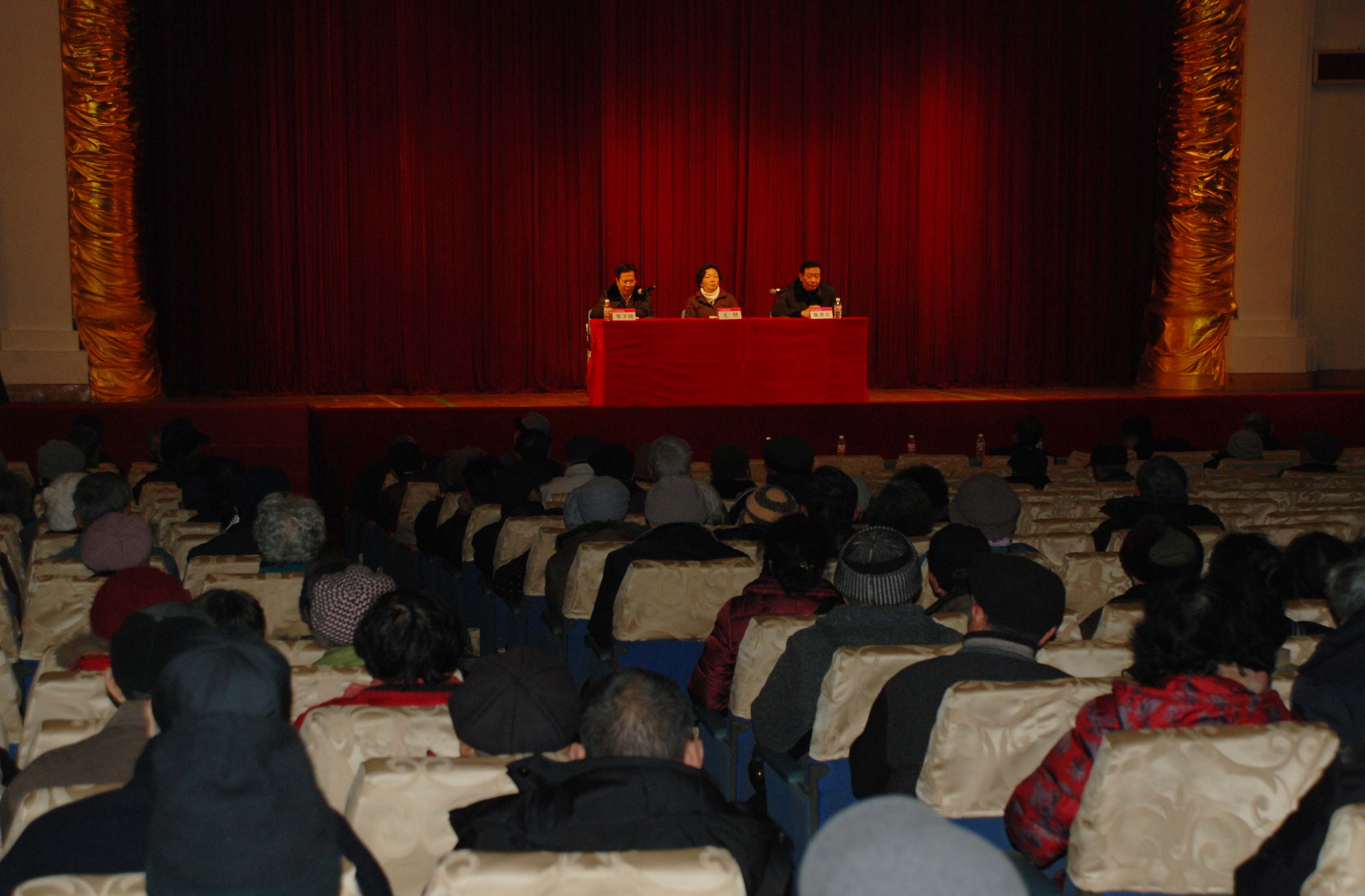 我校召开离退休人员情况通报会