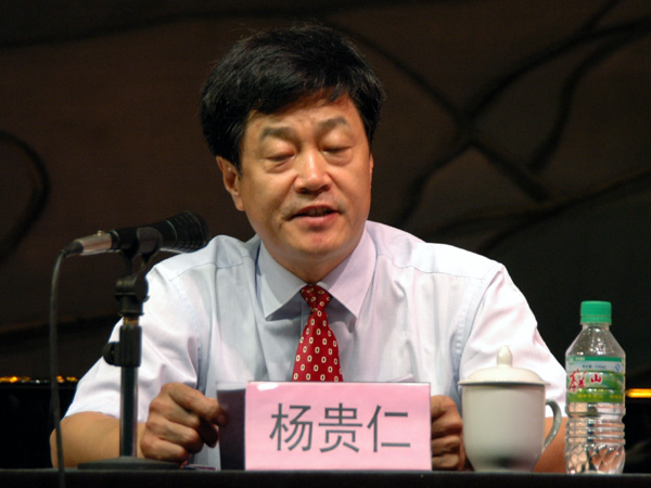 教育部体育卫生与艺术教育司司长杨贵仁在开幕式上致词。