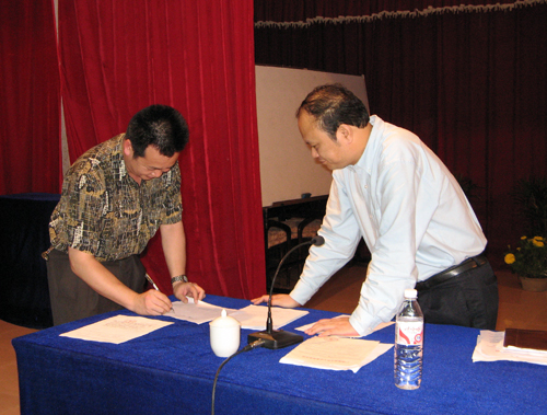 会议向相关单位交办七届二次教代会的立案提案。