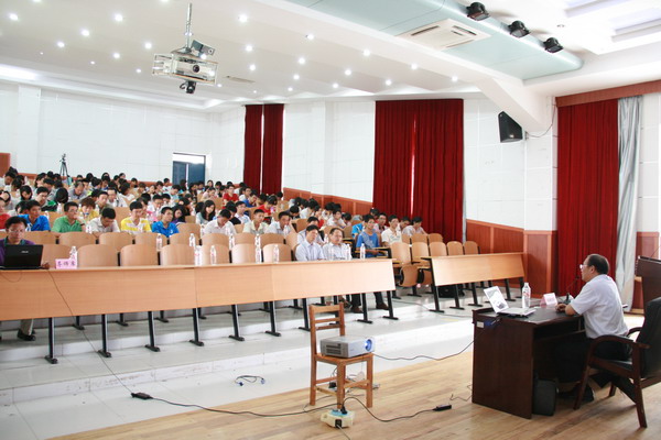 讲座现场( 苏威 摄)
