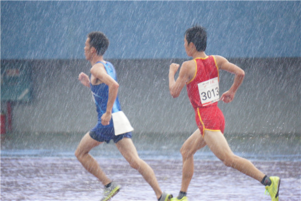 雨中长跑