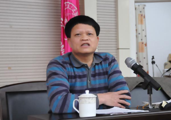 自治区高校纪工委副书记陆寿万到校作反腐倡廉报告