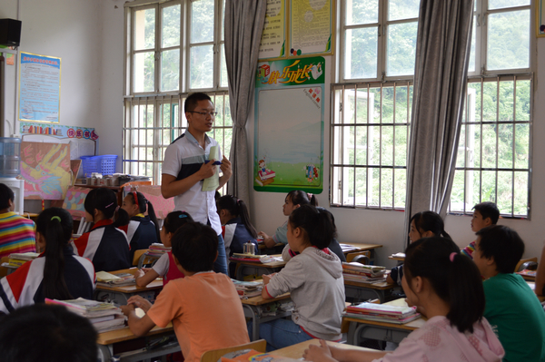 “小老师”在上课