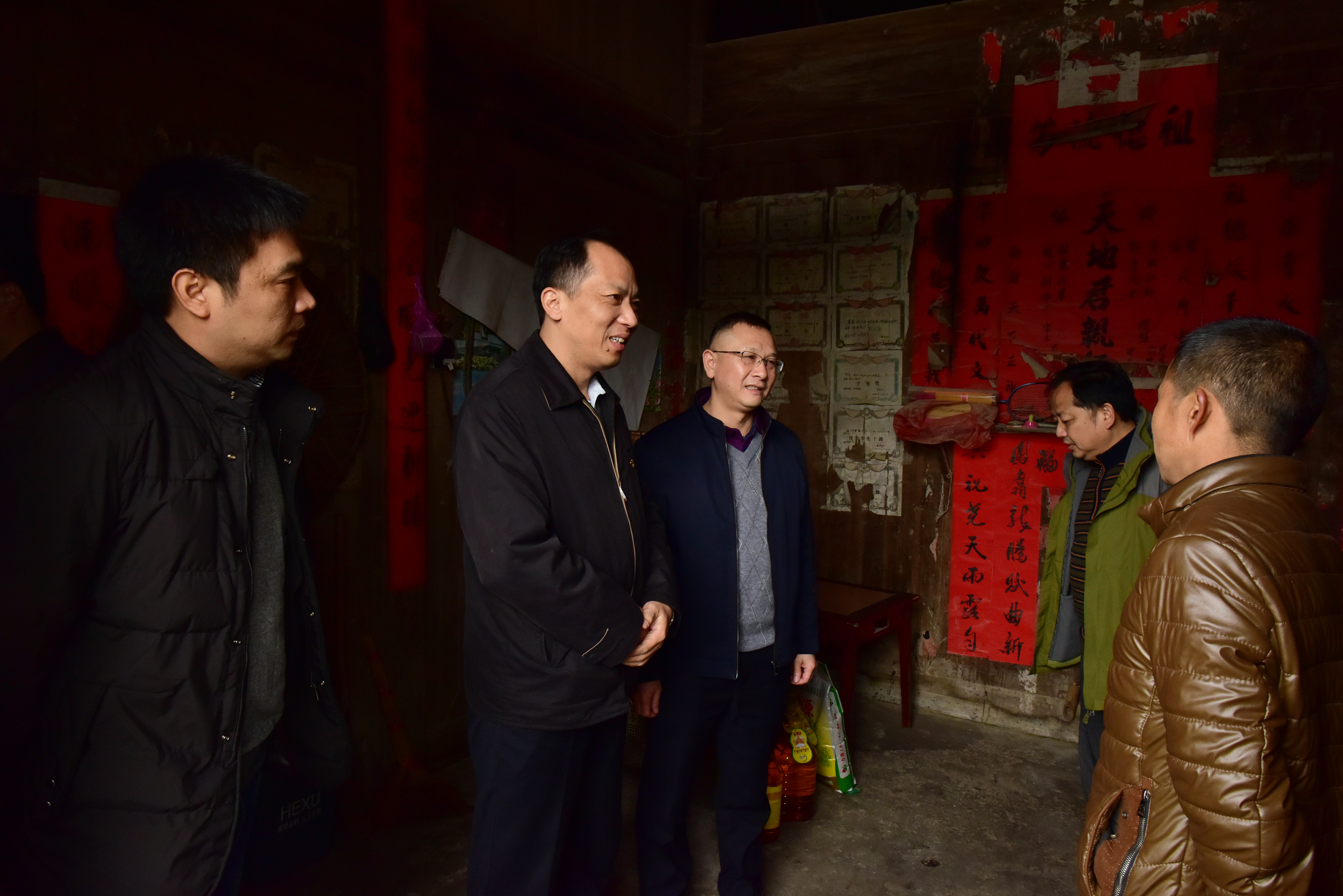 与贫困户交流9.jpg