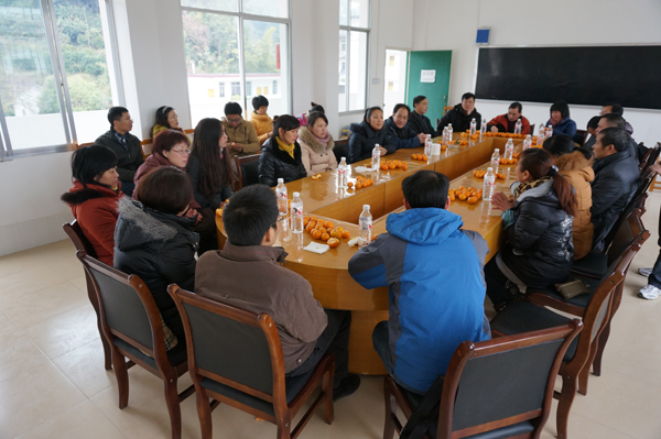 在潮田乡中心小学交流座谈