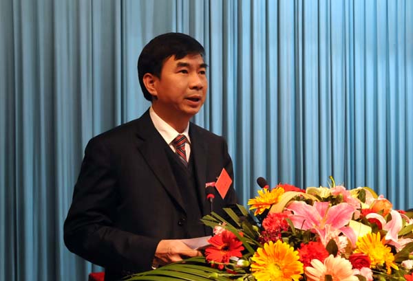 梁宏校长作工作报告