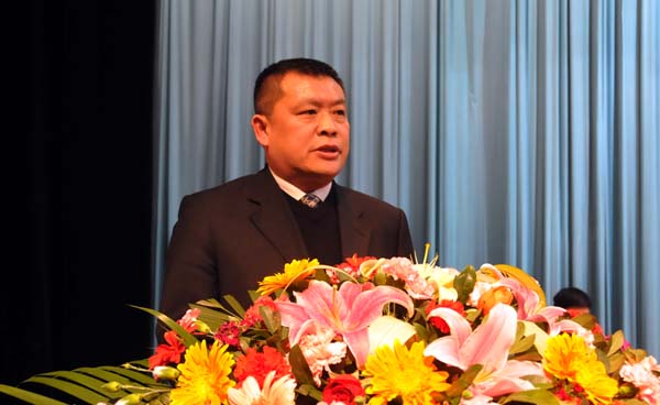 王源平副书记主持大会