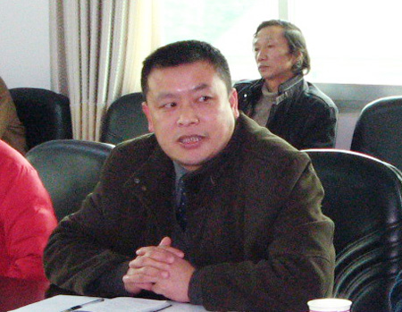 校党委副书记王源平讲话。