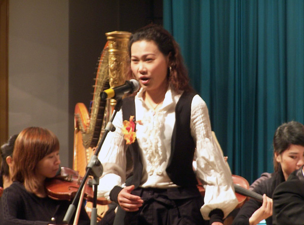 女高音独唱《美好的夜晚多寂静》。