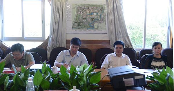 自治区党委组织部部务委员张显、自治区党委组织部干部教育处副处长杨清林到我校检查指导工作