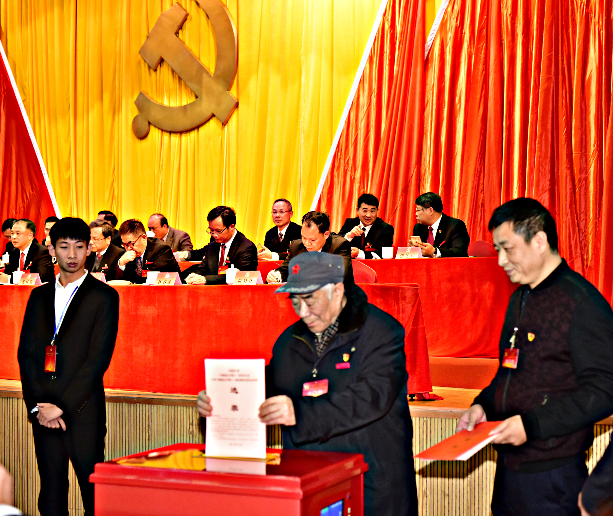 年龄最大的代表井茂荣99.jpg