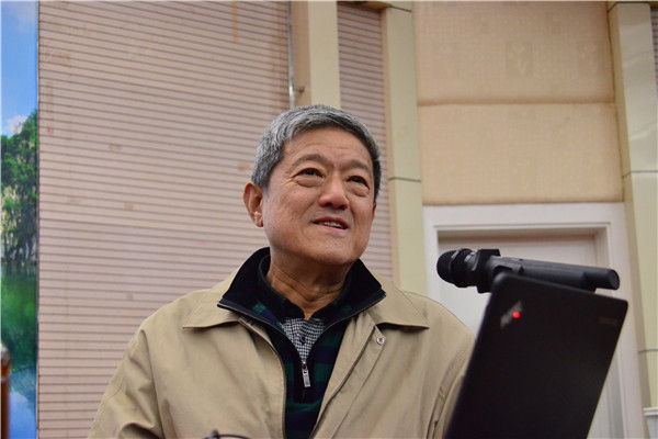 林炎志教授在做讲座中