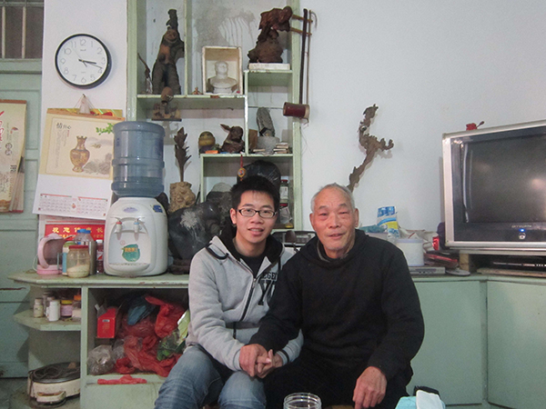 大学生通讯社记者与林老合影