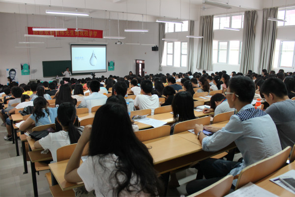 讲座现场（本文配图均由黄平航拍摄）