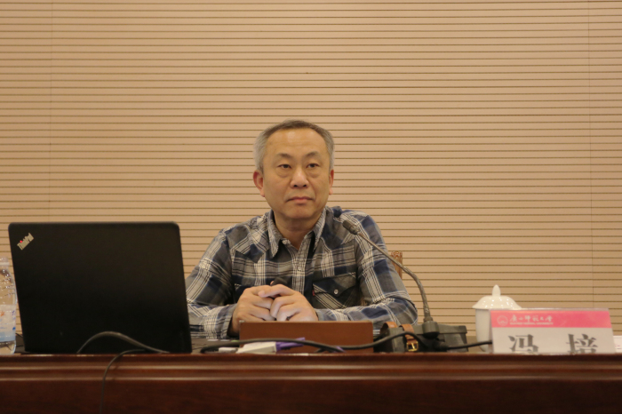 党的十九大代表、首都经济贸易大学党委书记冯培教授作报告.jpg