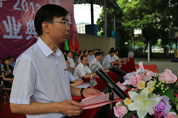校长梁宏寄语2013届毕业生（本文图片由大学生通讯社杨凯 李俊霖 刘夕禾 摄）