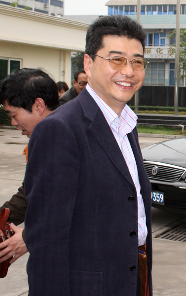 吴岩教授抵达我校。