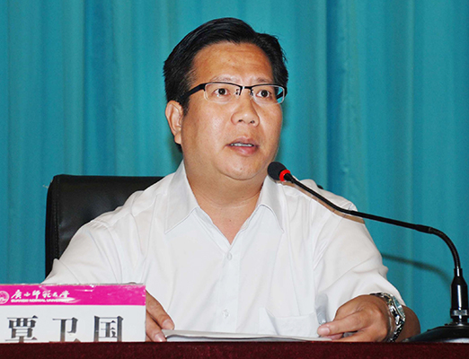 覃卫国副校长主持通报会