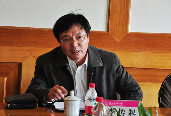 李传起副校长主持座谈会