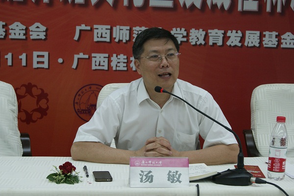 汤敏博士在作“新时期、新需求、新人才——从常青义教谈起”的讲座