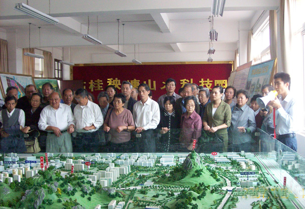 台胞台属、归侨侨眷在临桂考察。