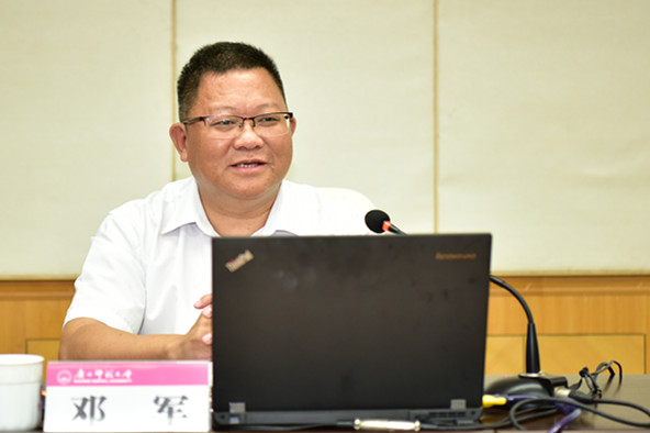 邓军书记作《正己修身，立德树人——谈高校教师师德建设》专题讲座.JPG