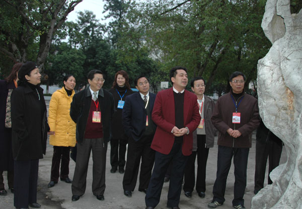 评估专家实地考察校外实习基地阳朔中学