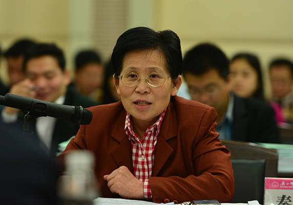 自治区高校工委副书记、高校纪工委书记秦敬德