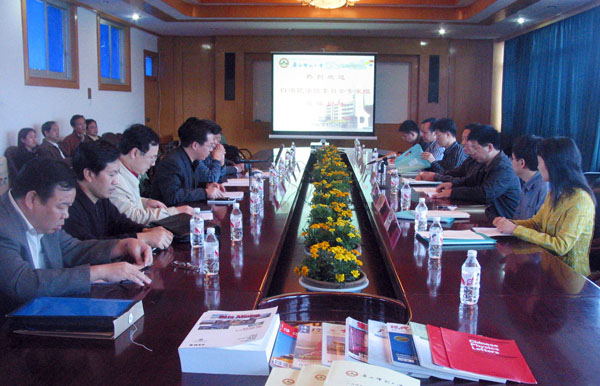 自治区学位委员会专家组到我校检查调研。