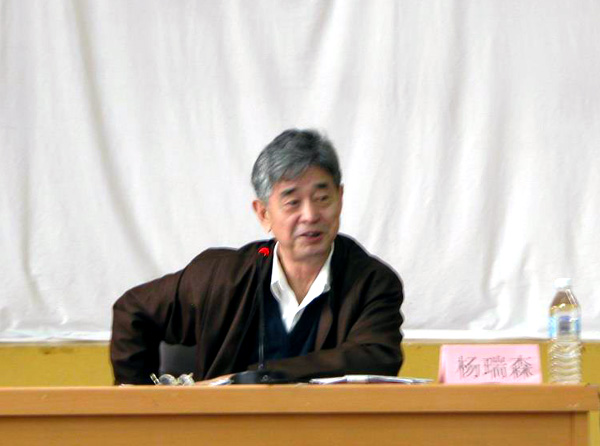 杨瑞森作客独秀大讲坛，畅谈深化高校思想政治理论教育改革。