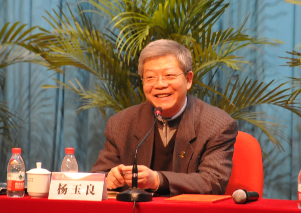 杨玉良院士为我校师生作干部素质教育报告（宣传部 赵晋凯 摄）