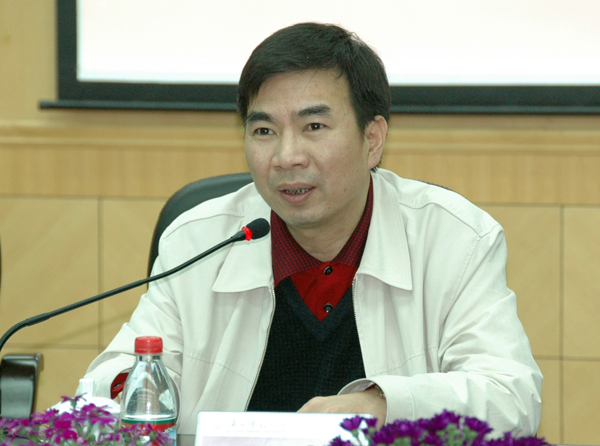 梁宏校长在会上讲话。