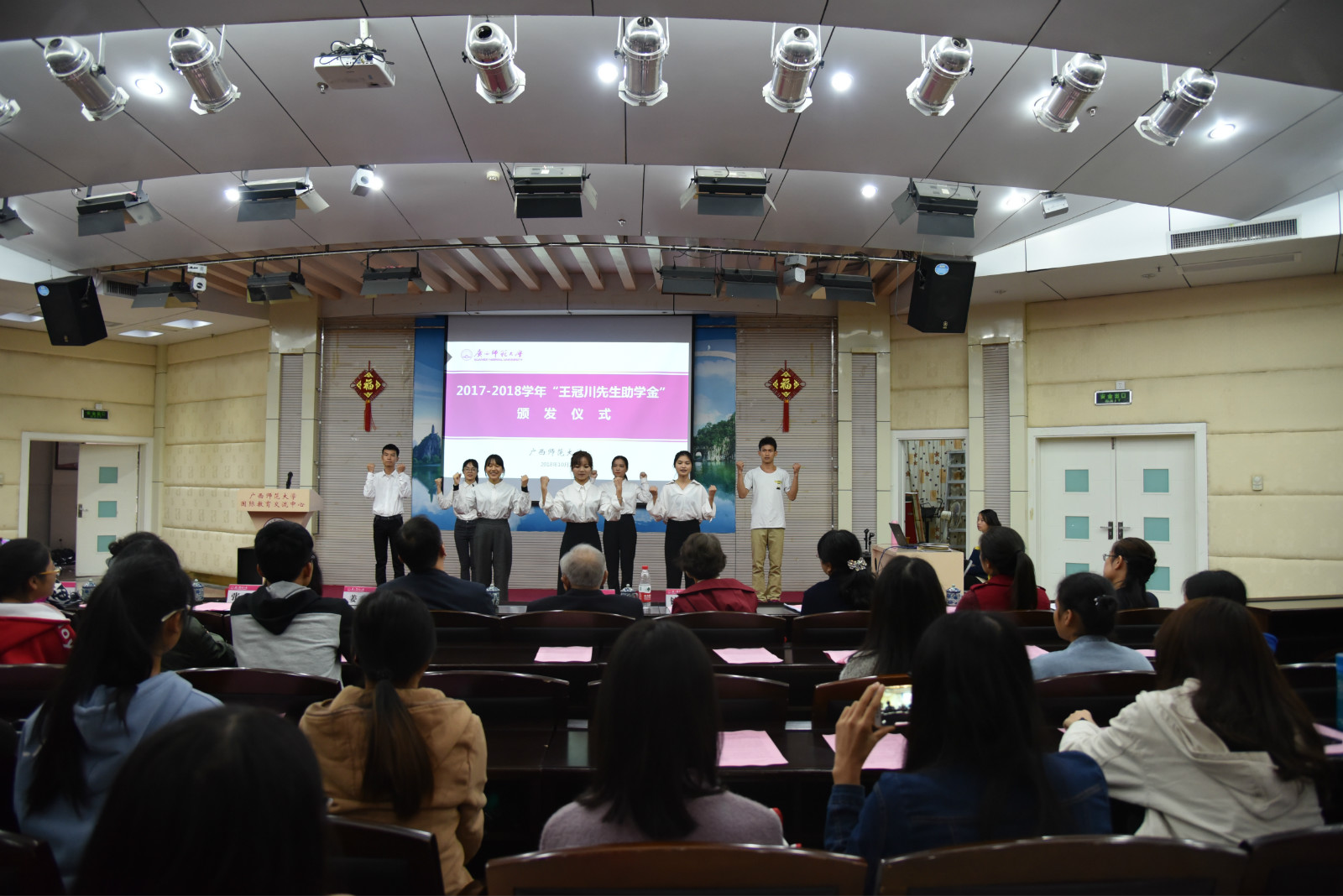 《感恩的心》手语表演_meitu_2.jpg
