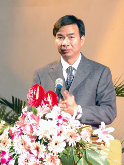 梁宏校长在会上致辞。