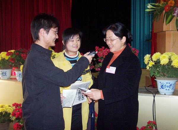 采访党代表周欣。