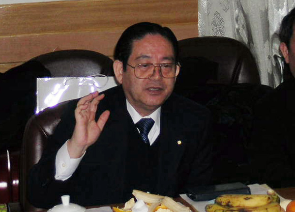 香港国际创价学会理事长李刚寿先生在会上介绍情况。