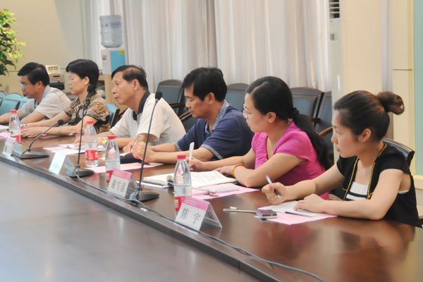 贺州学院代表认真听取我校工作经验介绍