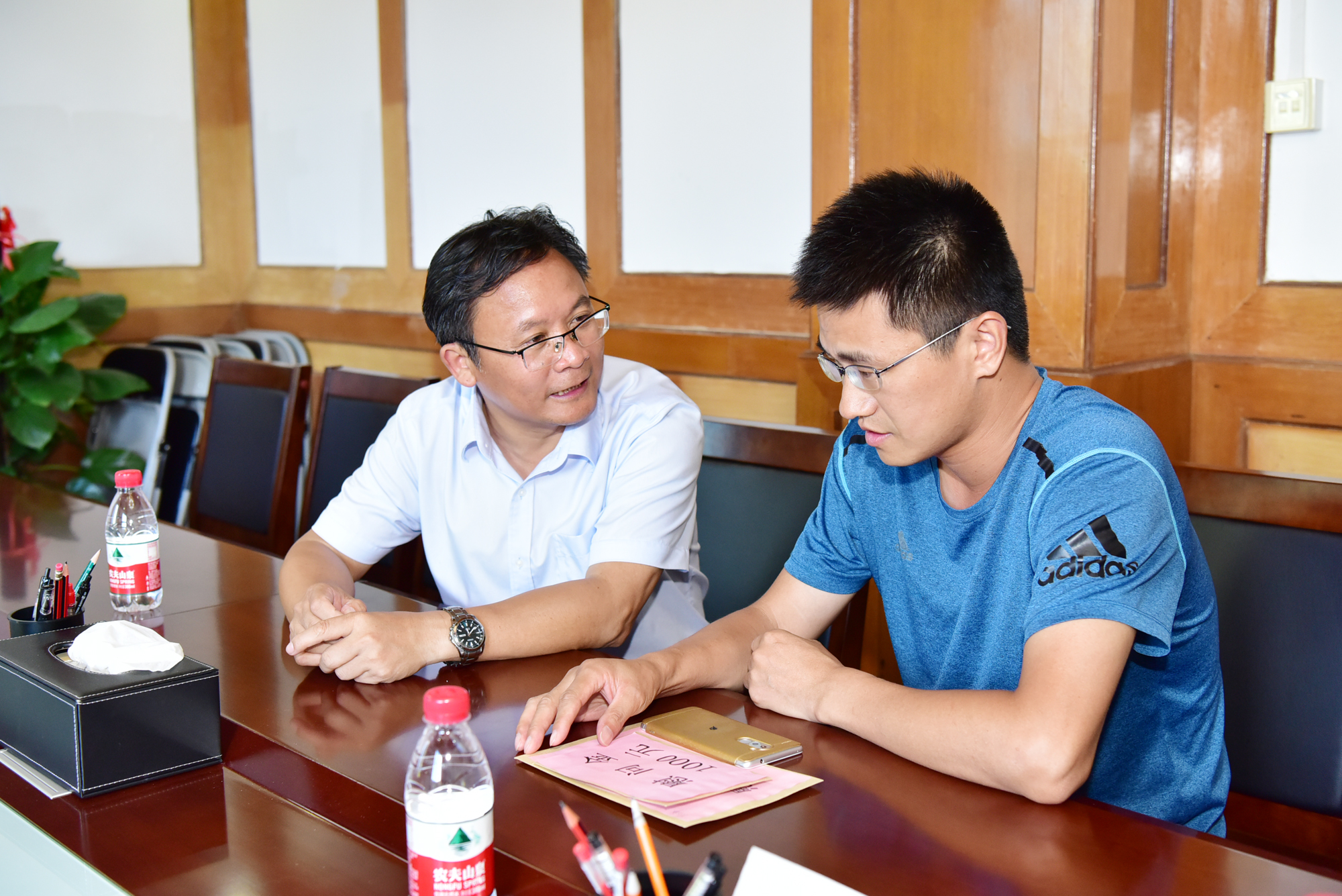 林春逸副校长与困难党员交流9.jpg