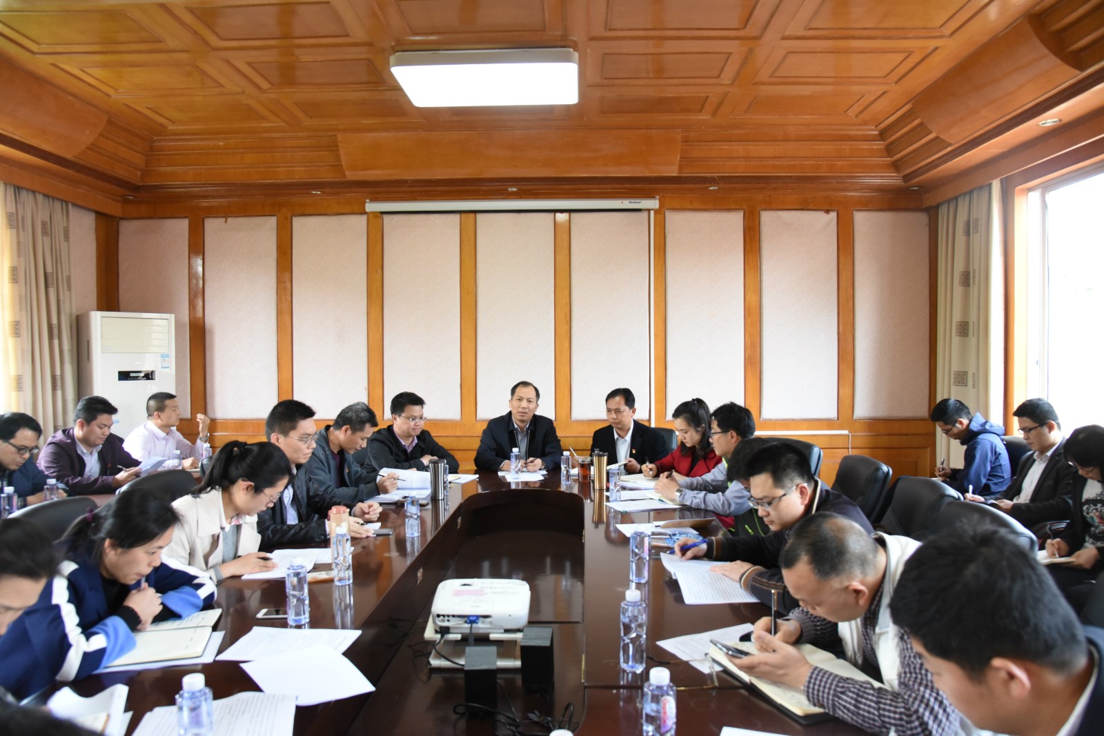 会议现场.jpg