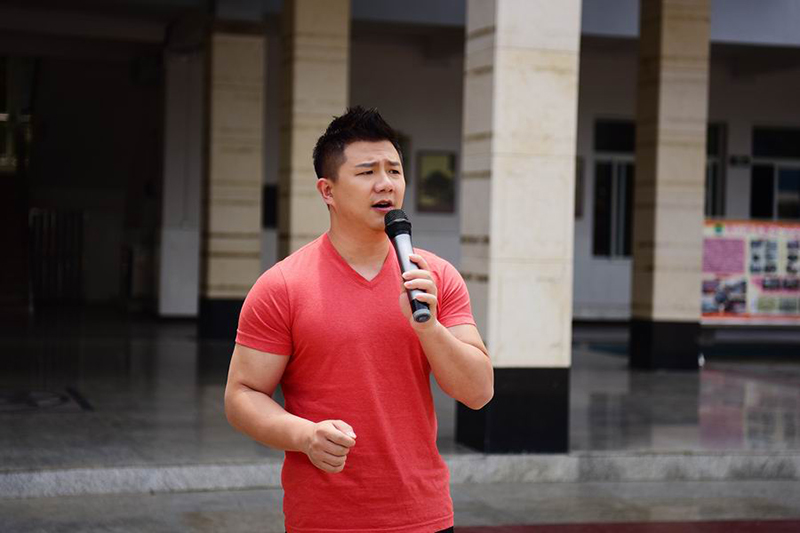 奥运冠军陈一冰做主题演讲（李显杨摄）.JPG