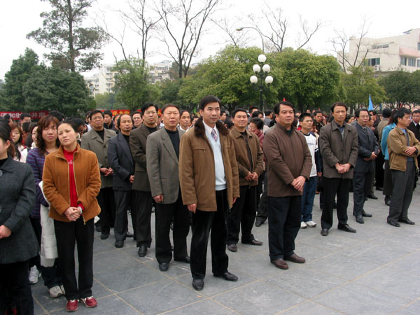 校领导和全校教职工参加迎新综合体育运动会