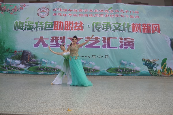 歌伴舞表演《芦花》.JPG
