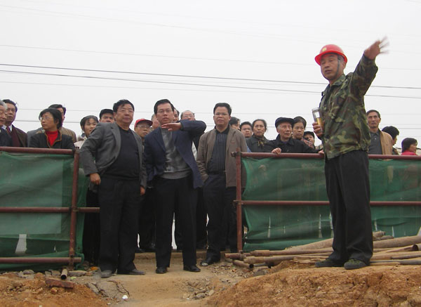 我校组织离退干部考察雁山校区