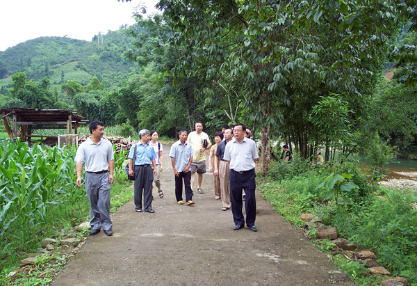 实地参观考察。