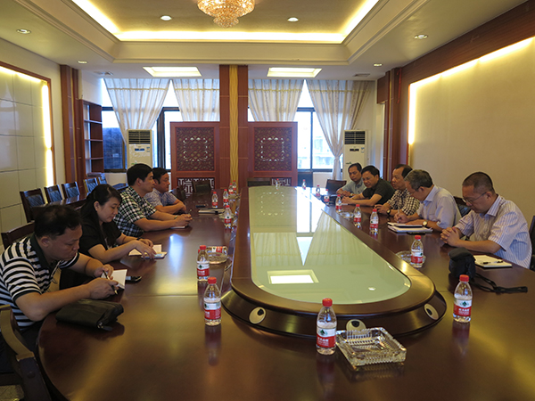 副校长白晓军一行与平乐县校友会成员座谈