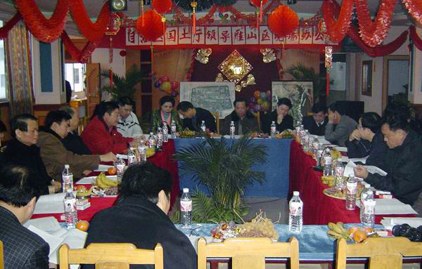 自治区国土资源厅领导到我校雁山校区召开现场办公会。