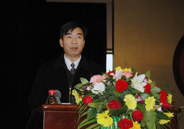 我校校长梁宏致欢迎辞